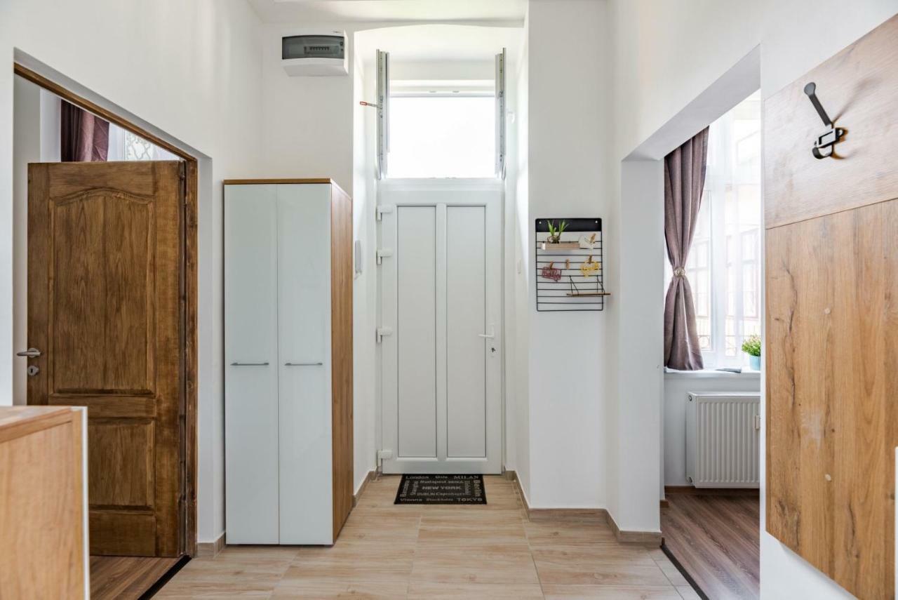 Kira Budapest